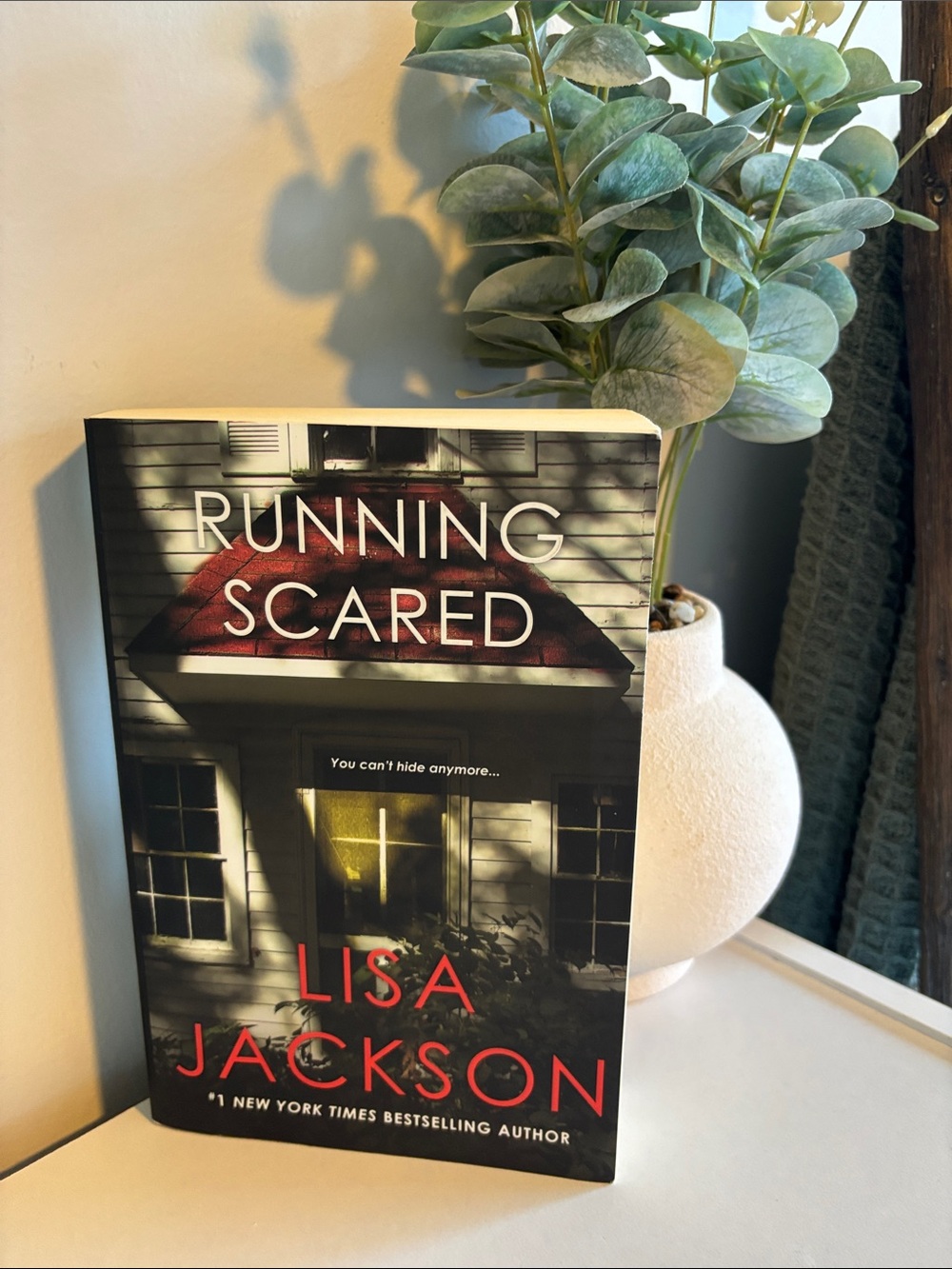 Running Scared by Lisa Jackson - Black & Red Paperback Thriller